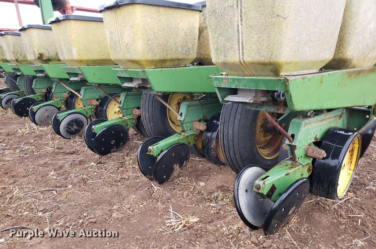 image for item DQ0361 John Deere 7000  planter
