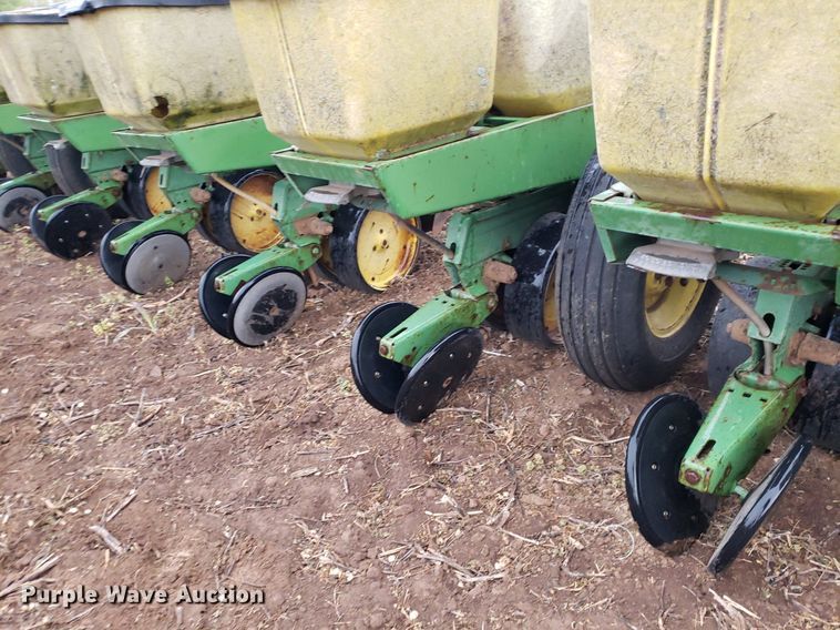image for item DQ0361 John Deere 7000  planter