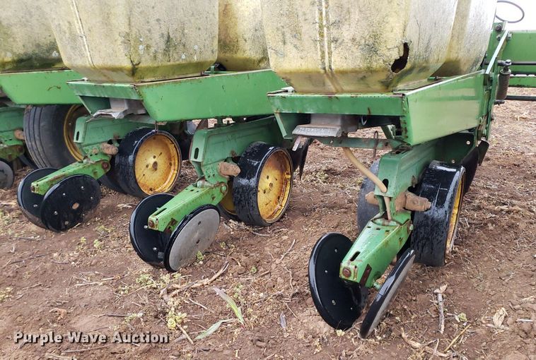 image for item DQ0361 John Deere 7000  planter