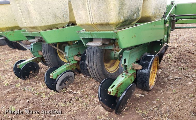 image for item DQ0361 John Deere 7000  planter