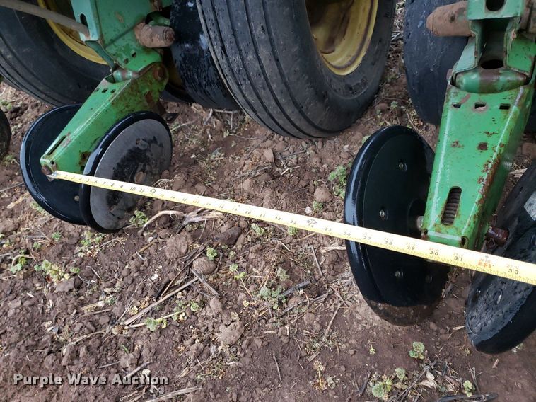 image for item DQ0361 John Deere 7000  planter