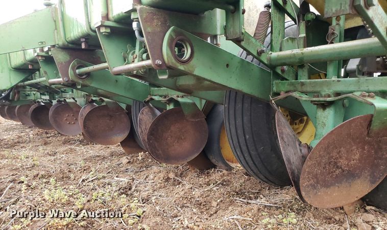 image for item DQ0361 John Deere 7000  planter