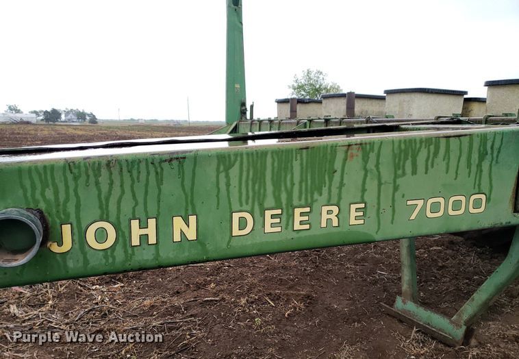 image for item DQ0361 John Deere 7000  planter