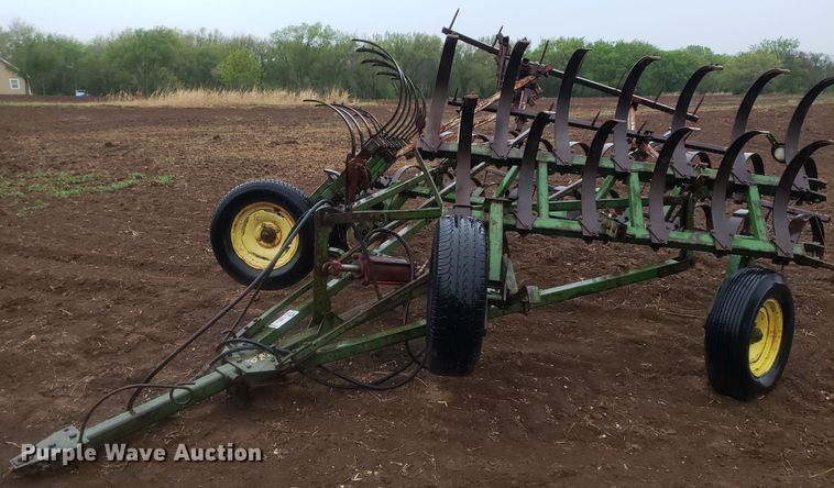 image for item DQ0365 Field cultivator
