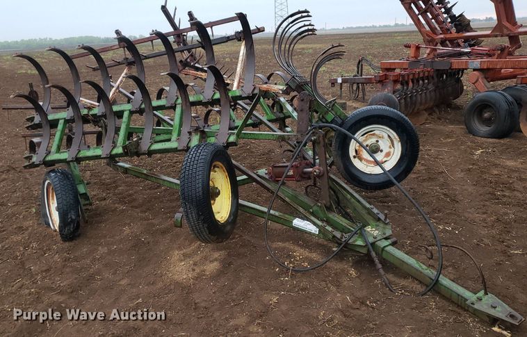 image for item DQ0365 Field cultivator