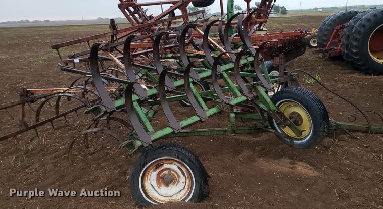 image for item DQ0365 Field cultivator