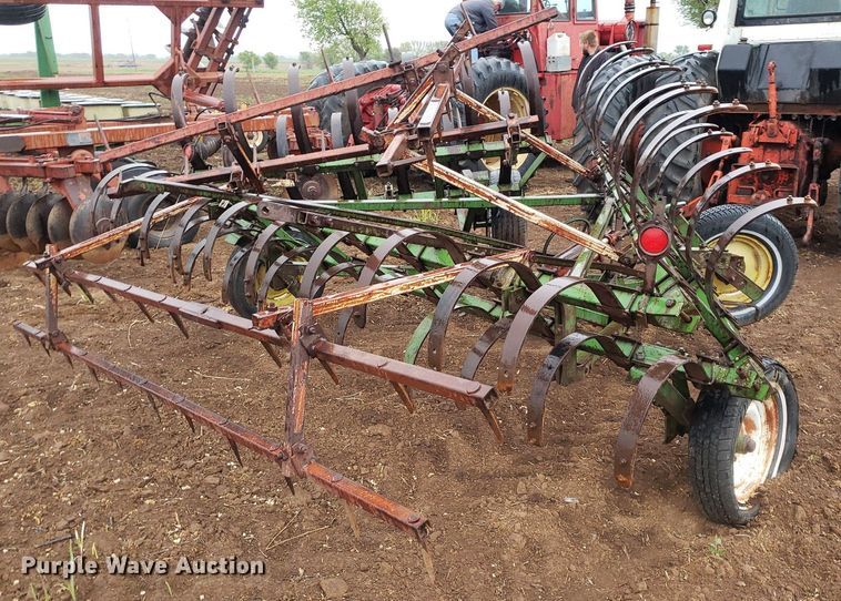 image for item DQ0365 Field cultivator