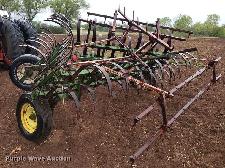 image for item DQ0365 Field cultivator