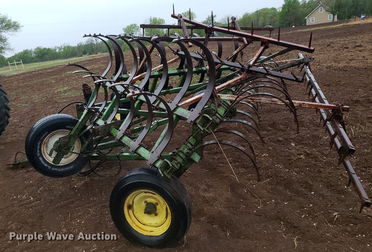 image for item DQ0365 Field cultivator