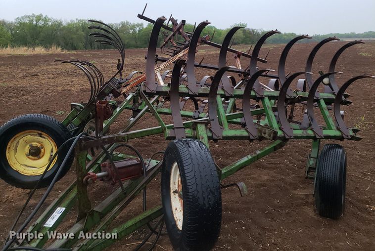 image for item DQ0365 Field cultivator