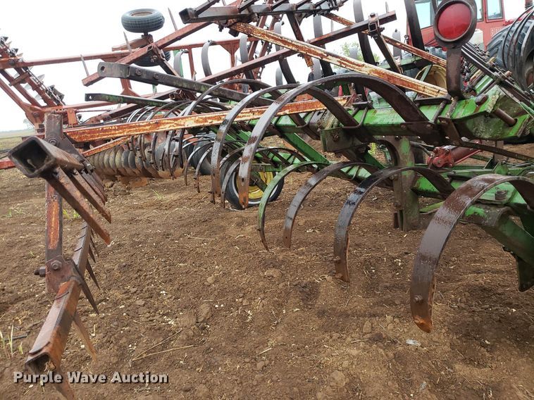 image for item DQ0365 Field cultivator