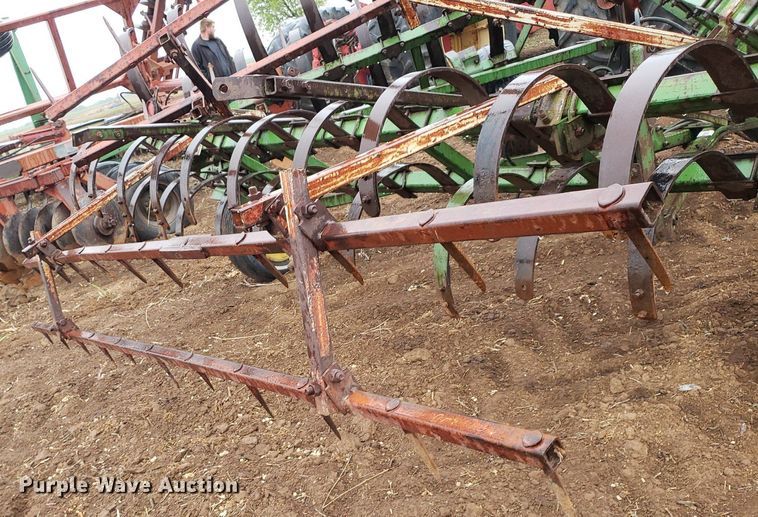 image for item DQ0365 Field cultivator
