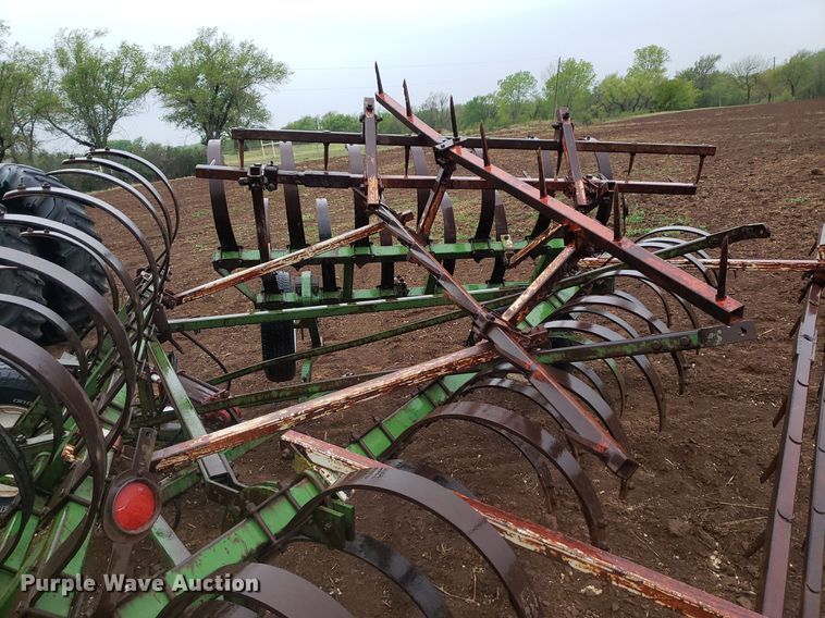 image for item DQ0365 Field cultivator