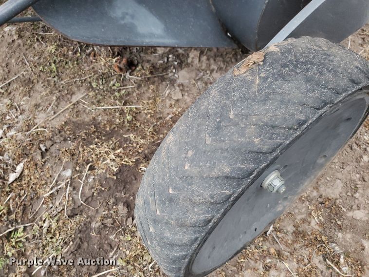 image for item DQ0378 2008 Massey Ferguson 2756A  round baler