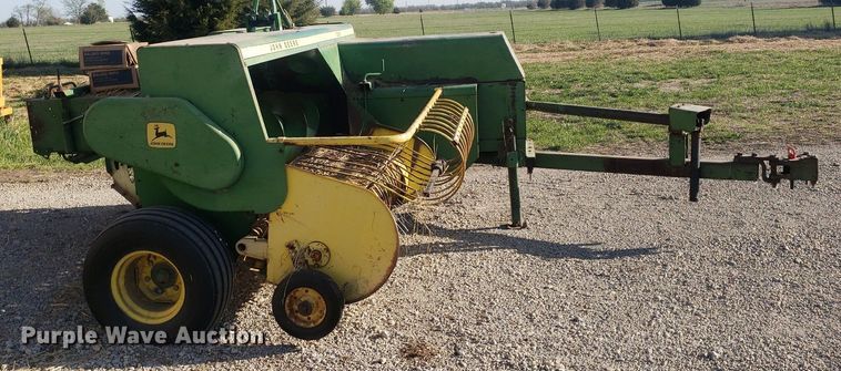 image for item DQ0515 John Deere 336  small square baler