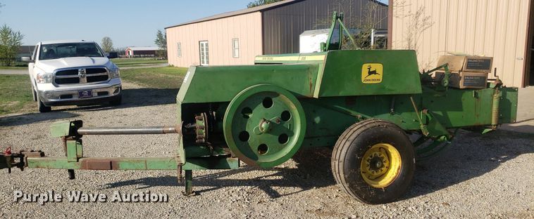 image for item DQ0515 John Deere 336  small square baler