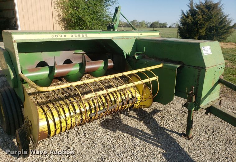 image for item DQ0515 John Deere 336  small square baler