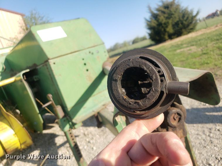 image for item DQ0515 John Deere 336  small square baler