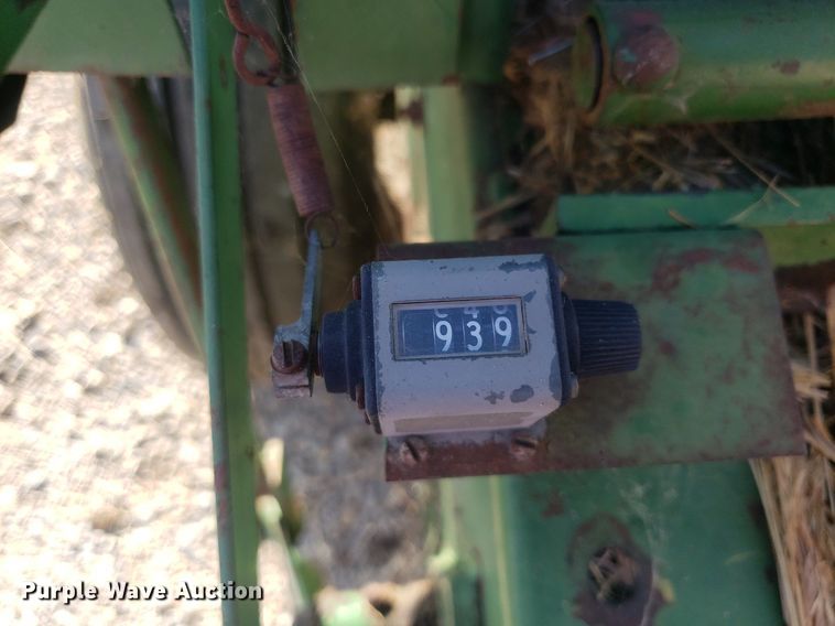 image for item DQ0515 John Deere 336  small square baler