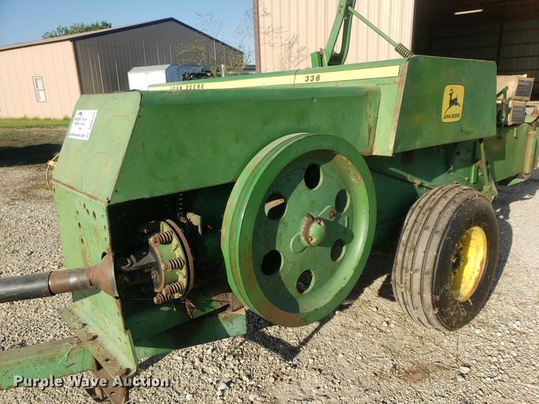 image for item DQ0515 John Deere 336  small square baler