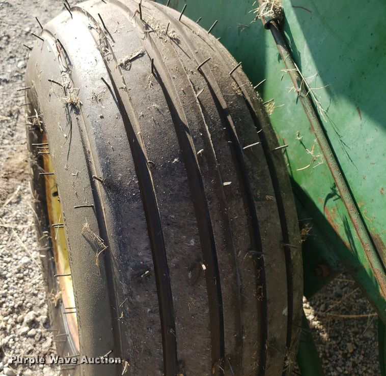 image for item DQ0515 John Deere 336  small square baler