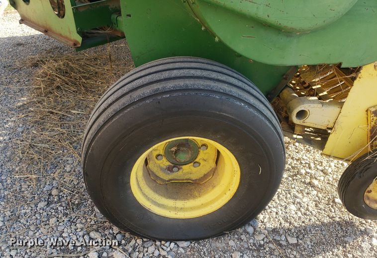 image for item DQ0515 John Deere 336  small square baler