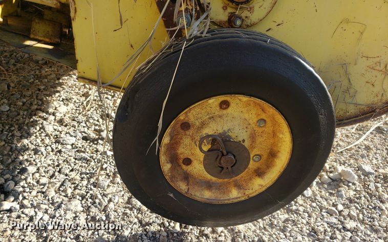 image for item DQ0515 John Deere 336  small square baler