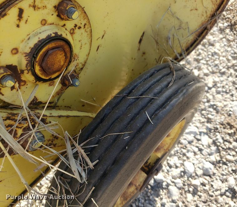 image for item DQ0515 John Deere 336  small square baler