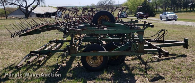 image for item DQ0523 John Deere 1010  field cultivator