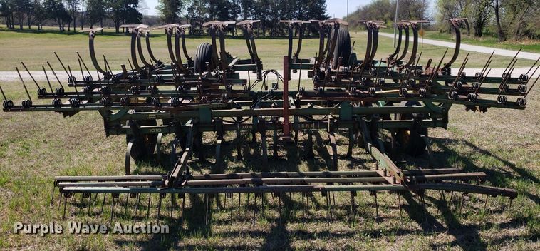 image for item DQ0523 John Deere 1010  field cultivator