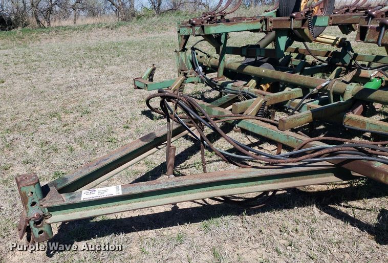 image for item DQ0523 John Deere 1010  field cultivator