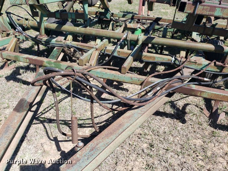 image for item DQ0523 John Deere 1010  field cultivator