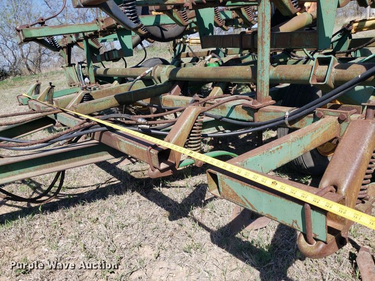 image for item DQ0523 John Deere 1010  field cultivator
