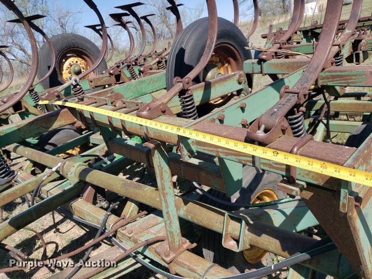 image for item DQ0523 John Deere 1010  field cultivator