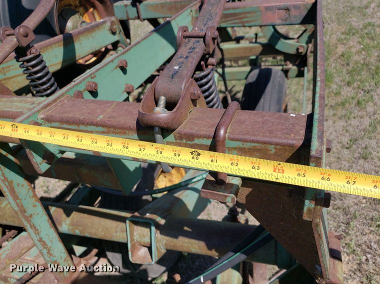 image for item DQ0523 John Deere 1010  field cultivator