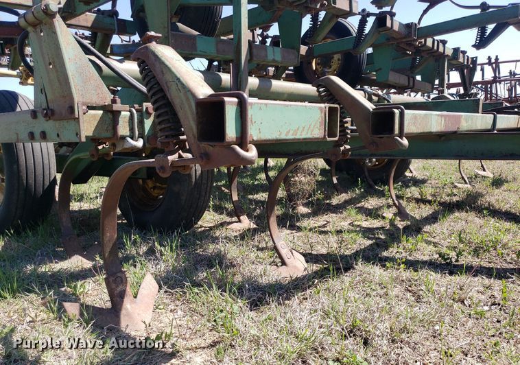 image for item DQ0523 John Deere 1010  field cultivator