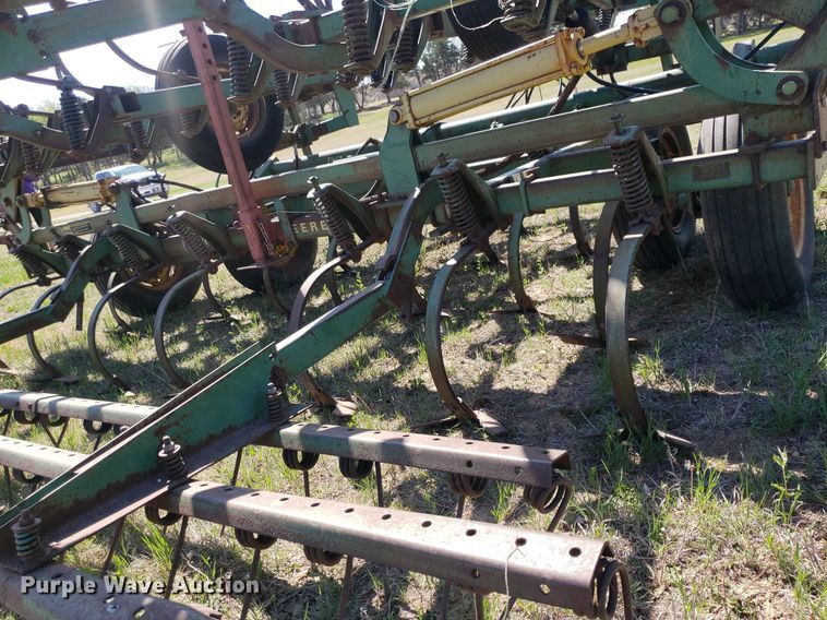image for item DQ0523 John Deere 1010  field cultivator
