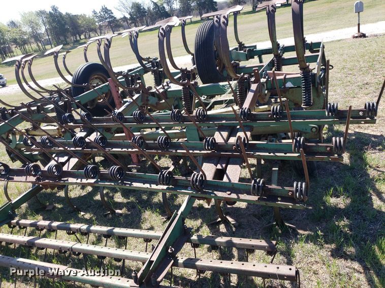 image for item DQ0523 John Deere 1010  field cultivator