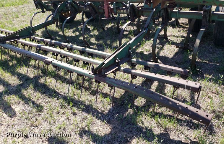 image for item DQ0523 John Deere 1010  field cultivator