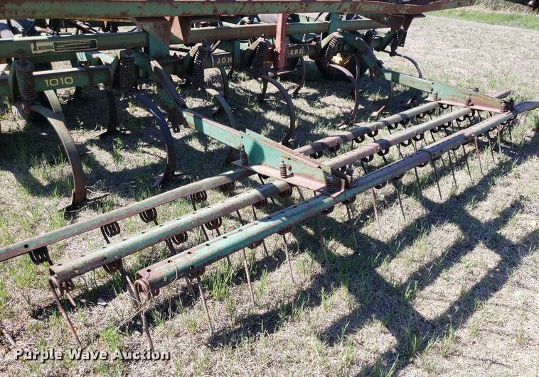 image for item DQ0523 John Deere 1010  field cultivator