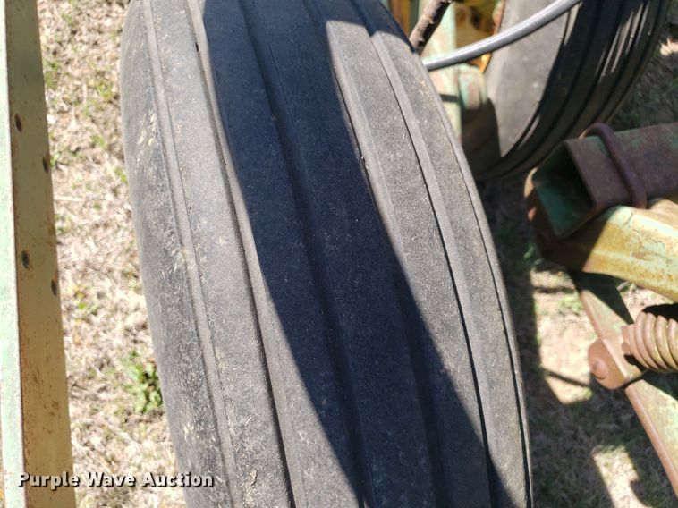 image for item DQ0523 John Deere 1010  field cultivator