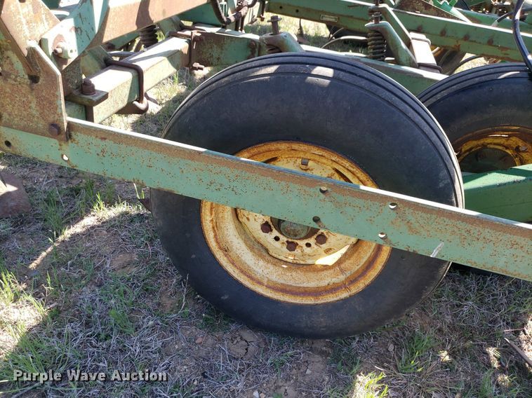 image for item DQ0523 John Deere 1010  field cultivator
