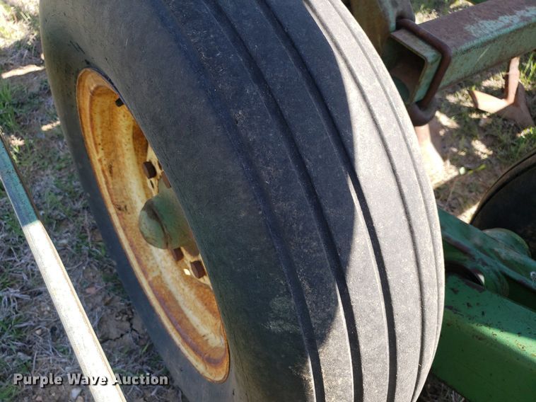 image for item DQ0523 John Deere 1010  field cultivator