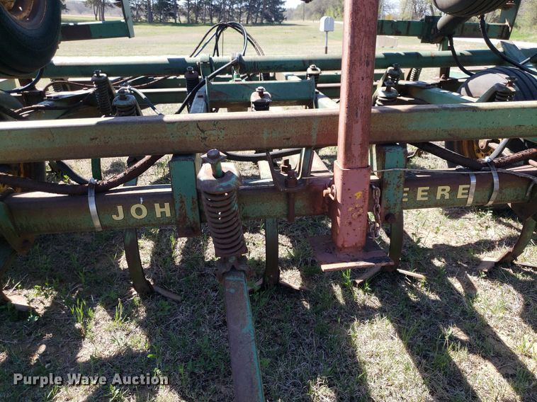 image for item DQ0523 John Deere 1010  field cultivator