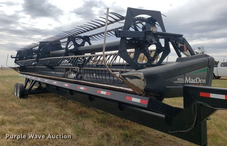 image for item DQ0563 2010 MacDon FD70  flex draper head