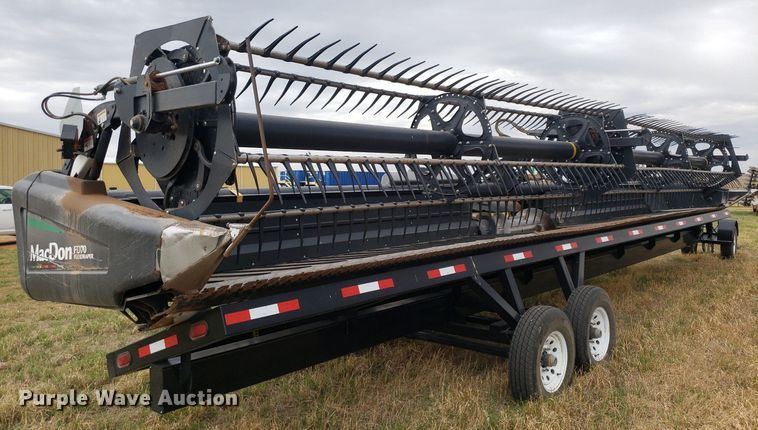 image for item DQ0563 2010 MacDon FD70  flex draper head