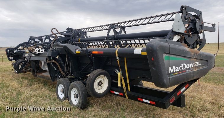 image for item DQ0563 2010 MacDon FD70  flex draper head