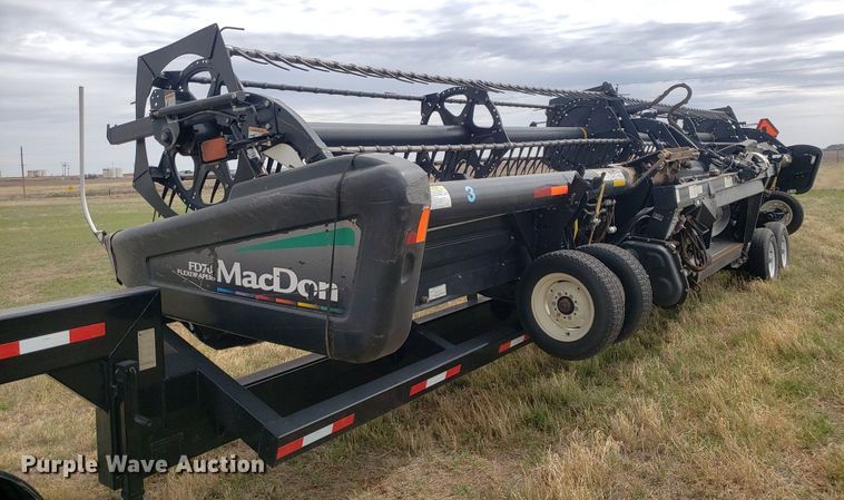 image for item DQ0563 2010 MacDon FD70  flex draper head