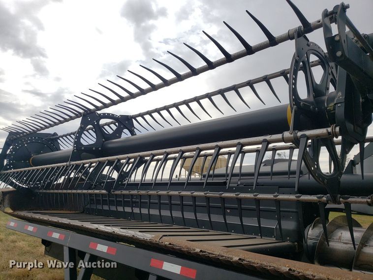 image for item DQ0563 2010 MacDon FD70  flex draper head