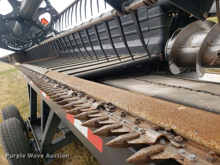 image for item DQ0563 2010 MacDon FD70  flex draper head